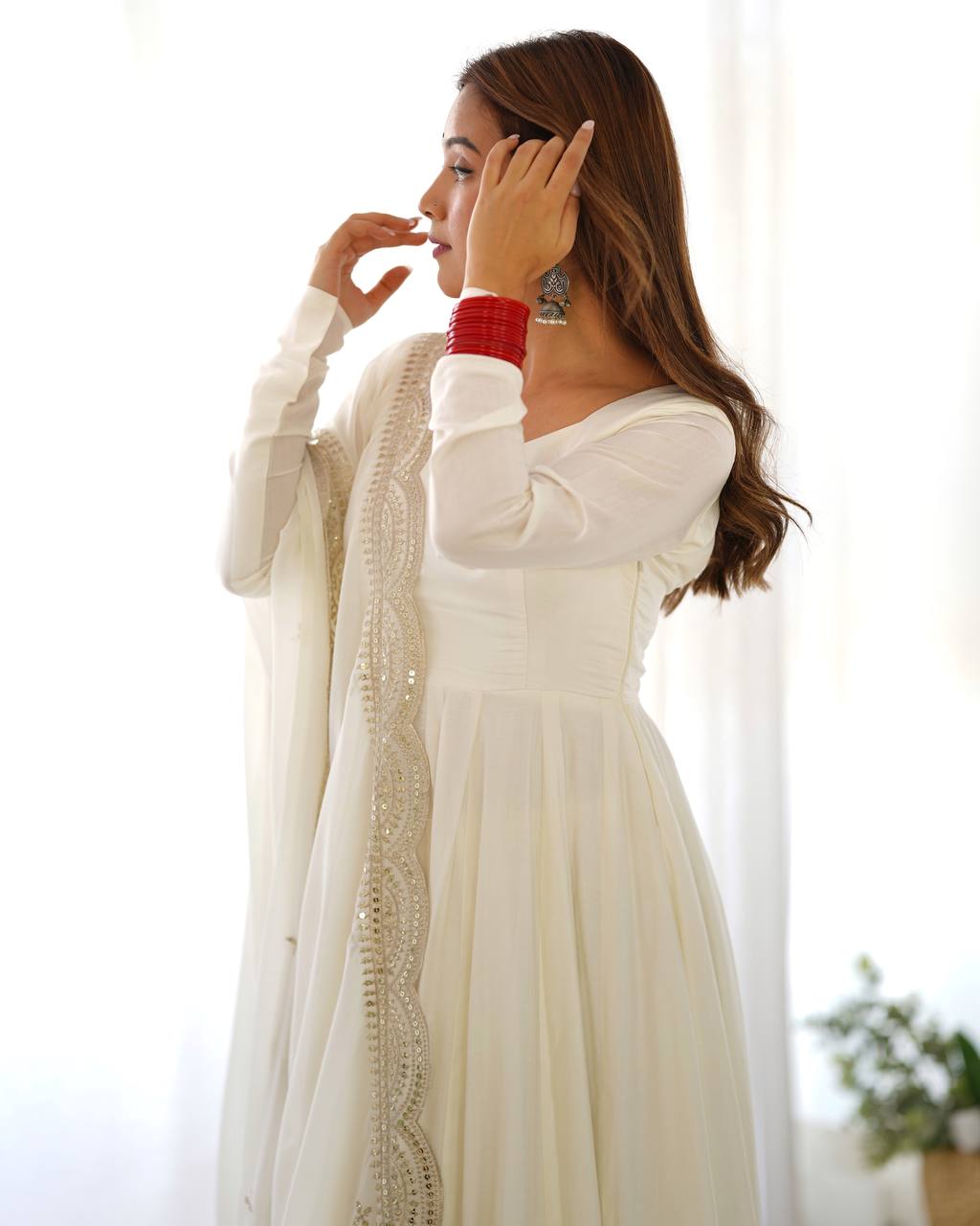 Off White Flared Anarkali Suit Set With Scalloped Dupatta
