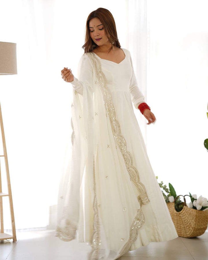 Off White Flared Anarkali Suit Set With Scalloped Dupatta