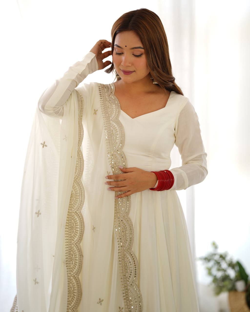Off White Flared Anarkali Suit Set With Scalloped Dupatta