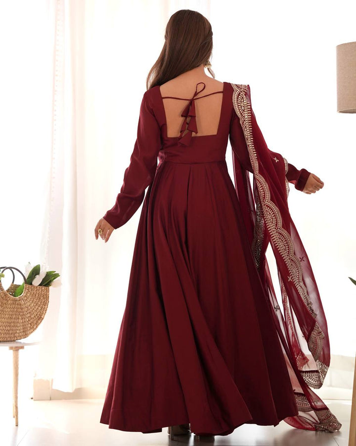 Maroon Flared Anarkali Suit Set With Scalloped Dupatta