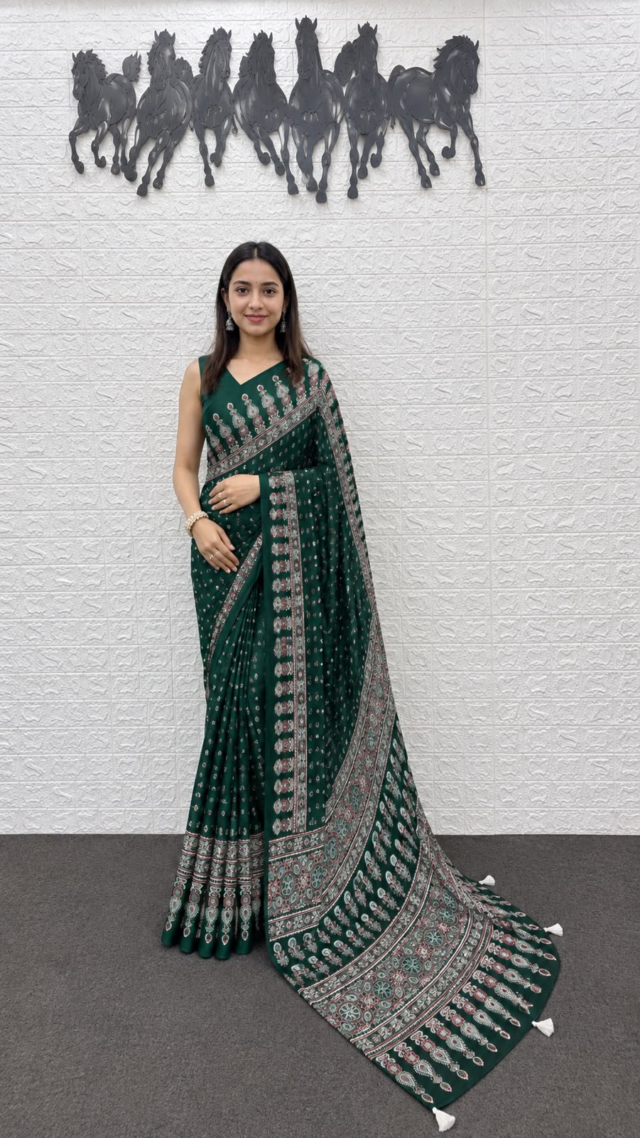 Green Bandhani And Paisley Printed Silk Saree