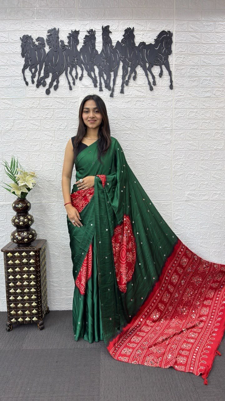 Green And Red Dual-Tone Bandhani Print Silk Saree