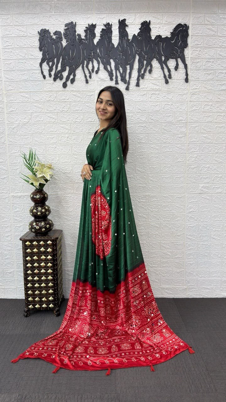 Green And Red Dual-Tone Bandhani Print Silk Saree