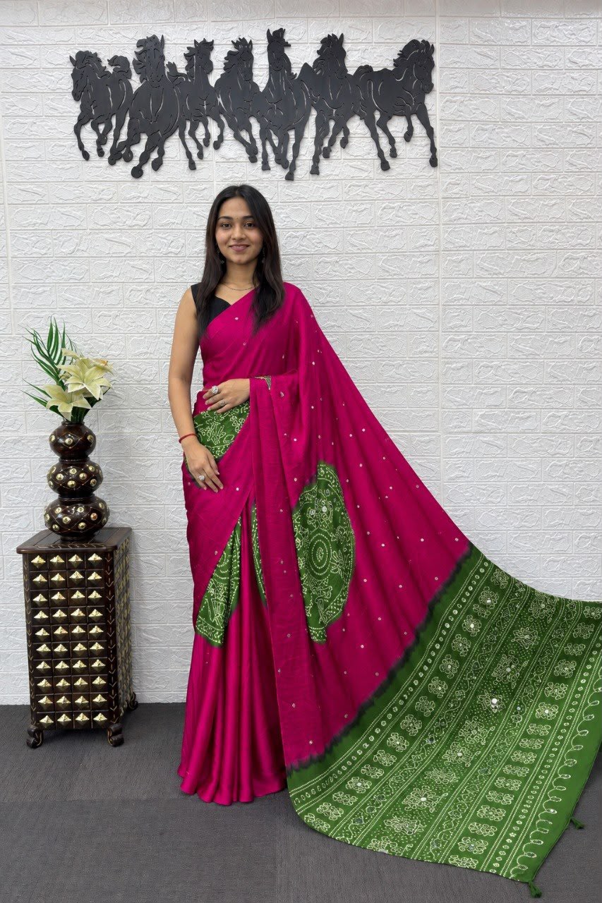 Magenta And Green Dual-Tone Bandhani Print Silk Saree