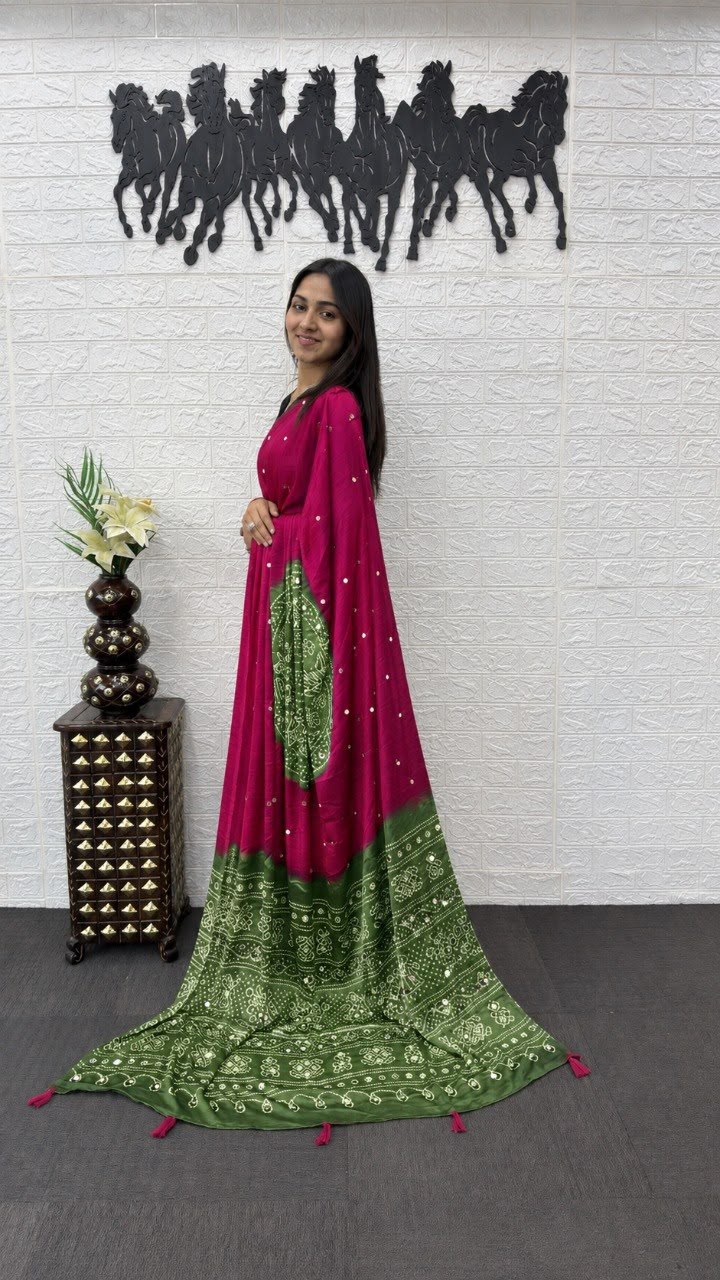 Magenta And Green Dual-Tone Bandhani Print Silk Saree